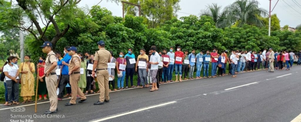 मुख्यमंत्री से मिलने पहुँचे डीएलएड प्रशिक्षितों को पुलिस ने खदेड़ा