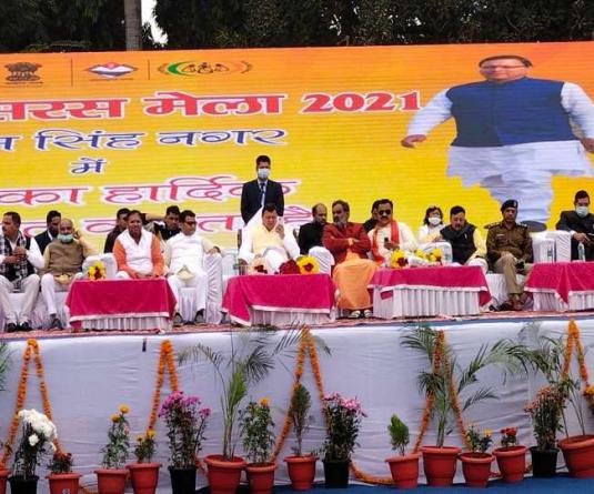 रुद्रपुर गांधी पार्क में आयोजित राष्ट्रीय सरस मेले में शिरकत करने के लिए सीएम पुष्कर सिंह धामी पहुंचे