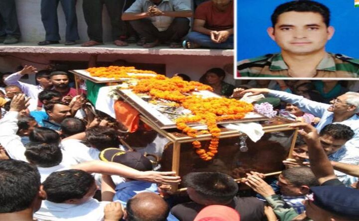 प्रवीण सिंह का पार्थिव शरीर उनके पैतृक गांव पुंडोली पहुंच गया, लगे भारत माता की जय के नारे