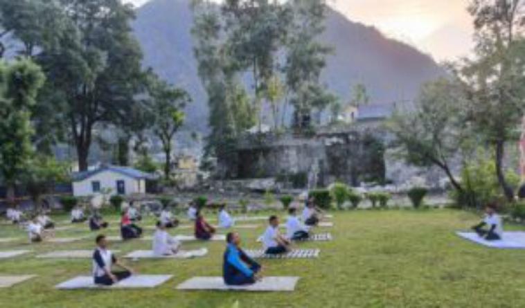 *अन्तर्राष्ट्रीय योग दिवस पर उत्तरकाशी पुलिस के अधिकारी/कर्मचारियों ने किया योगाभ्यासः*