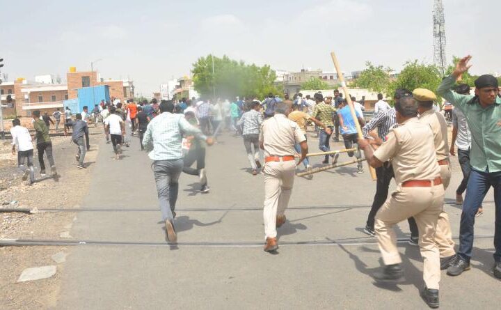 उत्तराखंड के हल्द्वानी में अग्निपथ योजना के खिलाफ प्रदर्शन कर रहे युवकों पर पुलिस ने लाठीचार्ज की, नहर में कूदे कई युवक