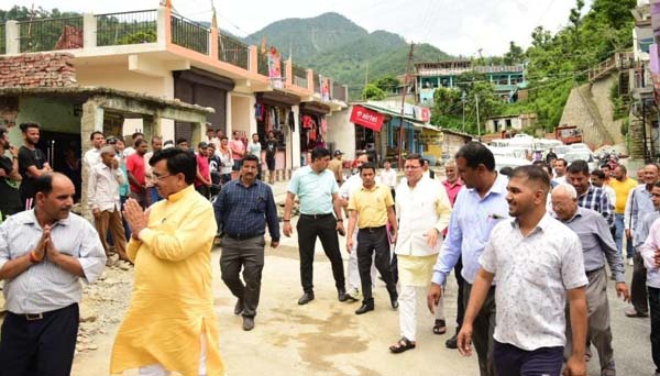 मुख्यमंत्री पुष्कर सिंह धामी जनपद चंपावत के धौंन, स्वाला, अमोड़ी, सूखिढांग आदि क्षेत्रों का भ्रमण कर क्षेत्रीय जनता से रूबरू हुए