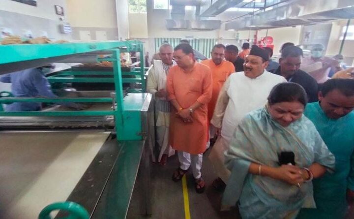 मुख्यमंत्री पुष्कर सिंह धामी ने किया सबसे बड़ी रसोई का उद्घाटन, 15500 छात्रों को मिलेगा भोजन