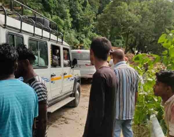 यातायात हेतु सुचारु किया गया चम्पावत-टनकपुर मार्ग