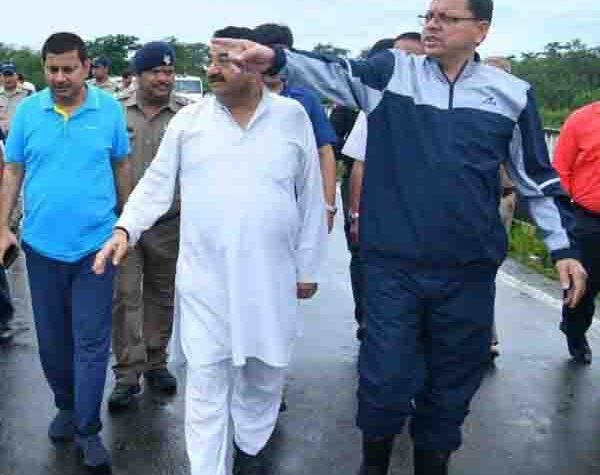 मुख्यमंत्री पुष्कर सिंह धामी ने आपदा प्रभावित क्षेत्रों का स्थलीय निरीक्षण करते हुए अधिकारियों को दिए आवश्यक दिशा-निर्देश
