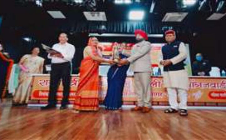 वीरांगना तीलू रौतेली के जन्म दिवस के अवसर पर राज्यपालने  12 महिलाओं को पुरस्कार से किया सम्मानित