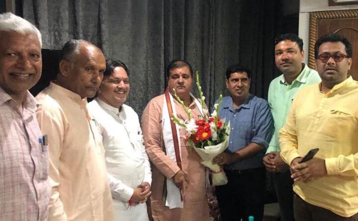 भाजपा प्रदेश अध्यक्ष महेंद्र भट्ट ने कार्यकर्त्ताओं के साथ की बैठक, कहा जल्द ही सरकार दायित्व का वितरण करेगी