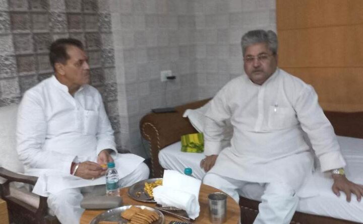 कैबिनेट मंत्री प्रेमचंद अग्रवाल की भाजपा के राष्ट्रीय महासचिव दुष्यंत कुमार गौतम से हुई मुलाकात, एक बार फिर से चर्चाएं हुई तेज