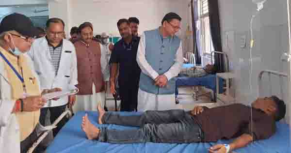 सीएम धामी और सांसद रमेश पोखरियाल निशंक पहुँचे बेस हॉस्पिटल कोटद्वार, सिमड़ी बस दुर्घटना में घायल लोगों का जाना हालचाल