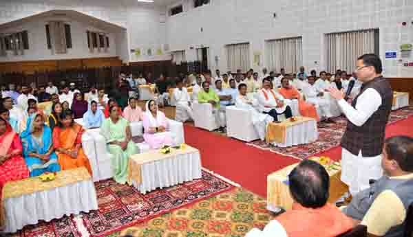 मुख्यमंत्री ने हरिद्वार पंचायत चुनाव में विजयी प्रत्याशियों का स्वागत कर दी शुभकामनायें