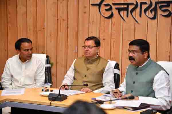 केन्द्रीय शिक्षा मंत्री धर्मेन्द्र प्रधान की अध्यक्षता में मुख्यमंत्री आवास में शिक्षा विभाग, उच्च शिक्षा विभाग एवं कौशल विकास की हुई समीक्षा बैठक