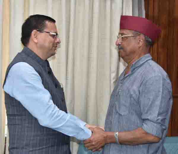 मुख्यमंत्री पुष्कर सिंह धामी से कैंप कार्यालय में फिल्म अभिनेता नाना पाटेकर ने की शिष्टाचार भेंट