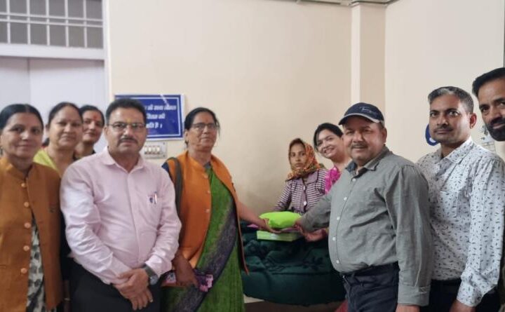 “नवजात शिशु मुस्कान” : सौम्यकाशी रोटरी क्लब उत्तरकाशी द्वारा नवजात शिशुओं को प्रदान किए गए बेबी कम्बल, बेबी सूट तथा जॉनसन बेबी किट