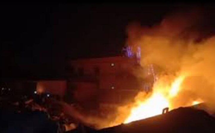 आतिशबाजी के कारण स्टोर में आग लगी, पढ़िए पूरी खबर