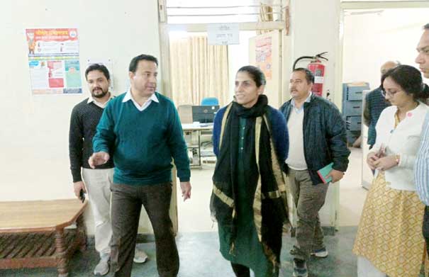 District Magistrate Sonika inspected Dehradun treasury and did annual physical verification of stamp storage in double lock