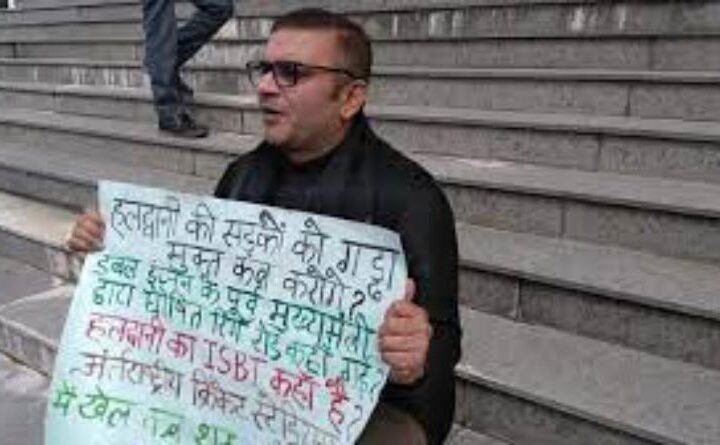 उत्तराखंड विधानसभा सत्र का आज चौथा दिन, सदन के बाहर कांग्रेस विधायकों ने किया प्रदर्शन जारी