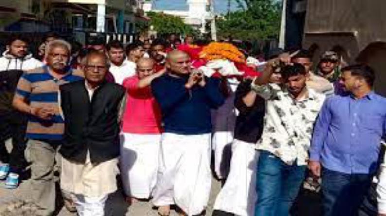 विधायक राम सिंह कैड़ा के पिता का निधन, सूचना मिलने पर सीएम धामी शोक व्यक्त करने विधायक के आवास पहुंचे