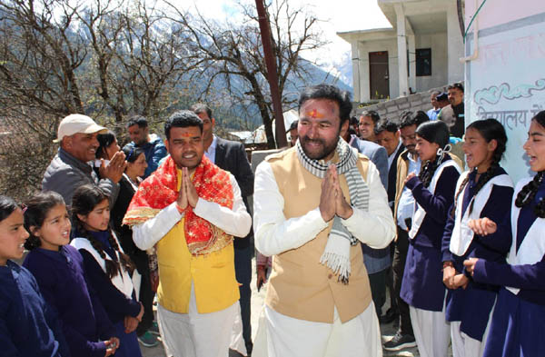 केन्द्रीय मंत्री जी. किशन रेड्डी ने किया उत्तरकाशी जिले केे सीमांत गाँवों का भ्रमण