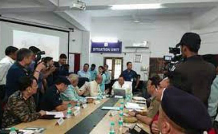 उत्तराखंड के उत्तरकाशी में बादल फटने से 12 लोग पानी में बह, कंट्रोल रूम पहुंचे सीएम धामी