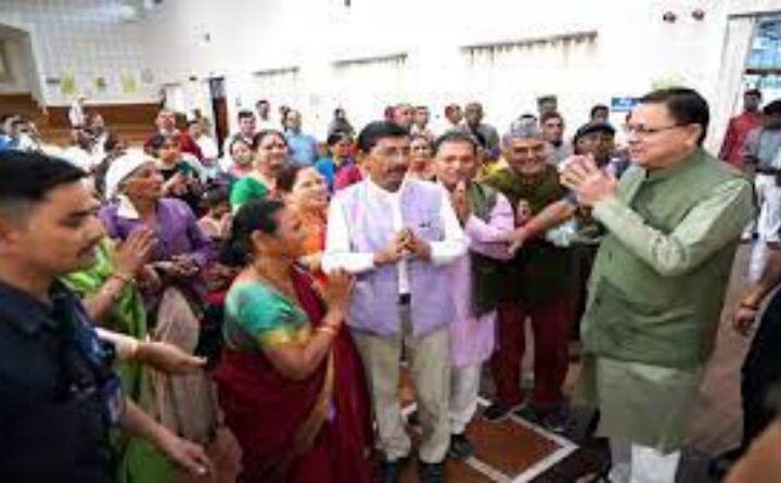 मुख्यमंत्री धामी ने बड़ी संख्या में आए राज्य आंदोलनकारियों से की मुलाकात