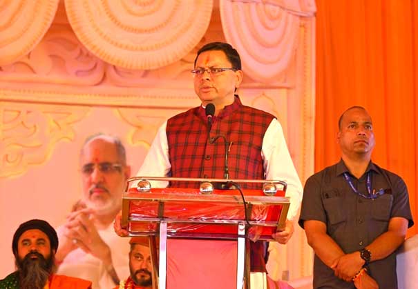 मुख्यमंत्री पुष्कर सिंह धामी ने आज डोल आश्रम पहुॅचकर श्री कल्याणिका हिमालय देवस्थानम के वार्षिकोत्सव कार्यक्रम में प्रतिभाग किया