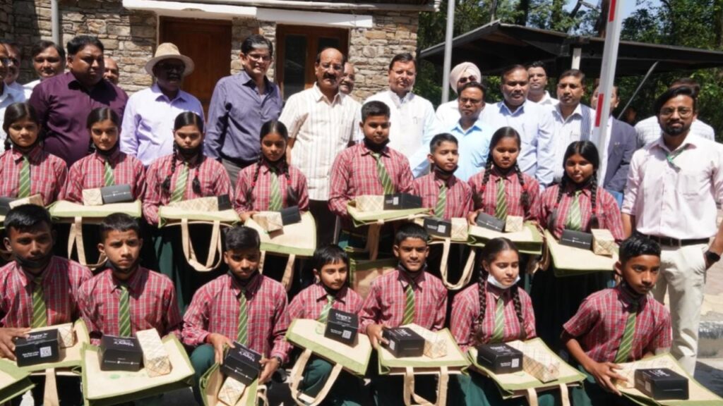 सीएम धामी एवं वन मंत्री सुबोध उनियाल ने विश्व पर्यावरण दिवस के अवसर पर किया वृक्षारोपण