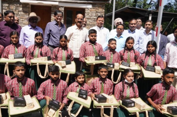 सीएम धामी एवं वन मंत्री सुबोध उनियाल ने विश्व पर्यावरण दिवस के अवसर पर किया वृक्षारोपण