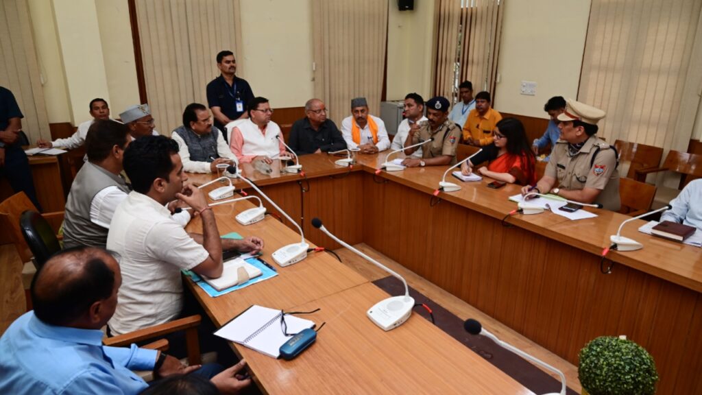 मानसून को ध्यान में रखते हुए आवश्यक कदम उठायें अधिकारी- सीएम धामी