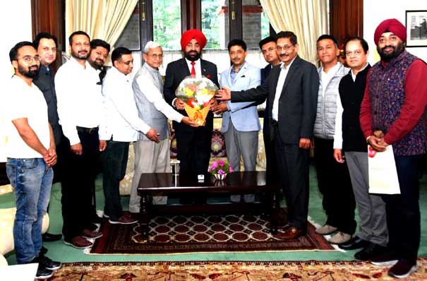 Governor Lt Gen (R) Gurmeet Singh holds meeting with office bearers of Hotel Association, Nainital at Raj Bhavan