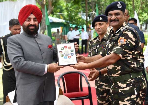 राज्यपाल लेफ्टिनेंट जनरल गुरमीत सिंह ने बनबसा में 3 साल के अपने सेवाकाल की यादों को जवानों से किया साझा