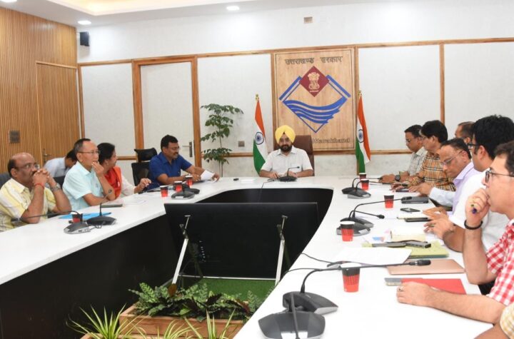 मुख्य सचिव डॉ. एस.एस. संधु ने सचिवालय में अधिकारियों के साथ ‘कैच दि रेन’ योजना के सम्बन्ध में ली बैठक