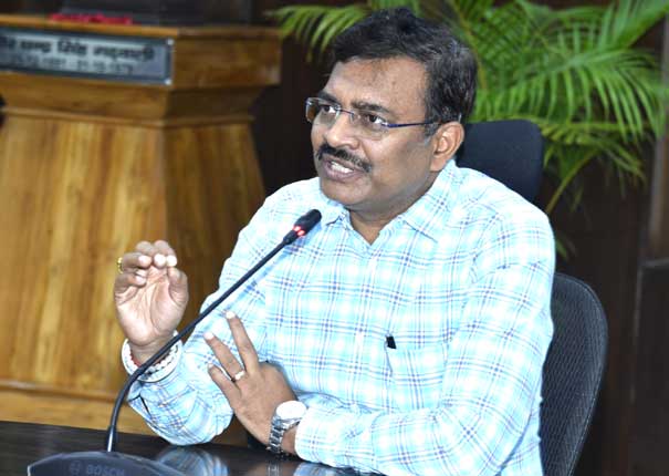 Additional Chief Secretary Anandvardhan gave strict instructions to all the departments to set a monthly target for their release budget and outlay and fulfill it.