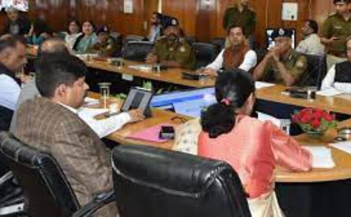 मुख्यमंत्री ने पुलिस अधिकारियों और इंटेलीजेंस अफसरों को स्थिति पर बारीकी से नजर रखने के दिए निर्देश, पढ़िए पूरी खबर