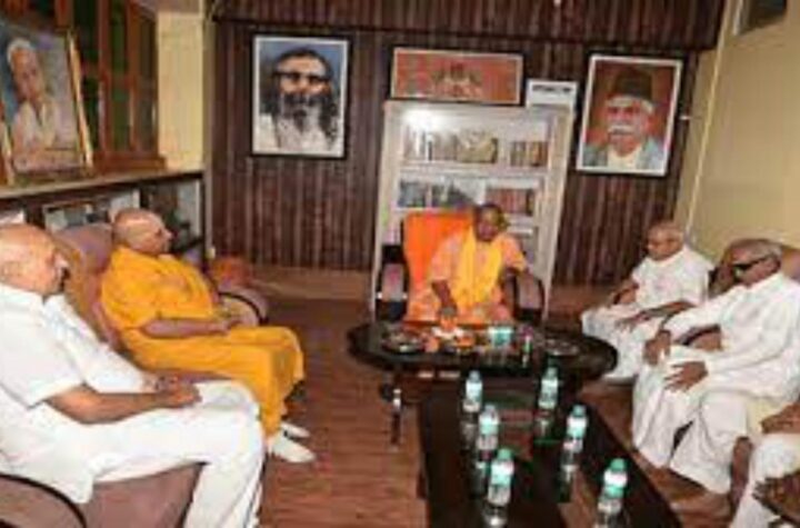 सीएम योगी ने श्री राम जन्मभूमि ट्रस्ट के महासचिव चंपत राय से की मुलाकात