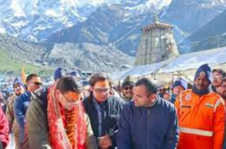 पुनर्निर्माण कार्यों से सज और संवर रही केदारपुरी, निरीक्षण के लिए केदारनाथ धाम पहुंचे सीएम धामी