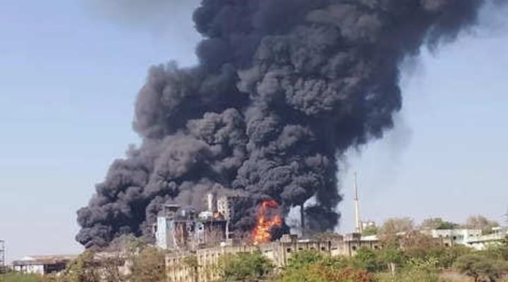 केमिकल फैक्टरी में लगी आग, मालिक समेत दो लोगों की मौत, रेस्क्यू ऑपरेशन जारी