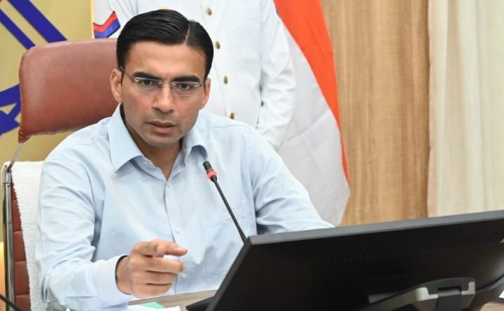 मुख्यमंत्री के निर्देश पर जिला प्रशासन का शिक्षा माफियाओं पर प्रहार जारी