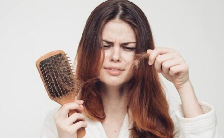 क्या बालों का गिरना थायरॉइड का संकेत है? जानिए कारण और समाधान