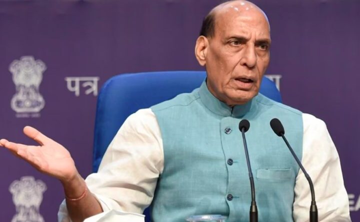 रक्षा मंत्री राजनाथ सिंह ने शीर्ष सैन्य अधिकारियों के साथ की बैठक, सीमा पर किसी भी स्थिति से निपटने की तैयारियों पर चर्चा