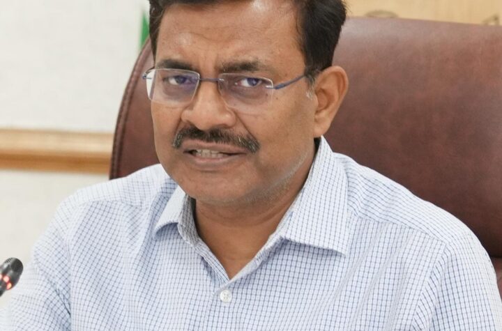 कार्यों को तेजी से पूरा करने के निर्देश