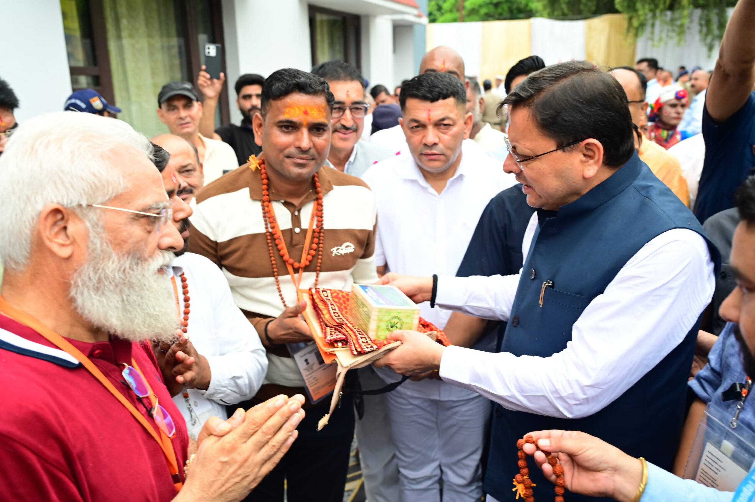 मुख्यमंत्री ने कैलाश मानसरोवर यात्री दल को किया रवाना