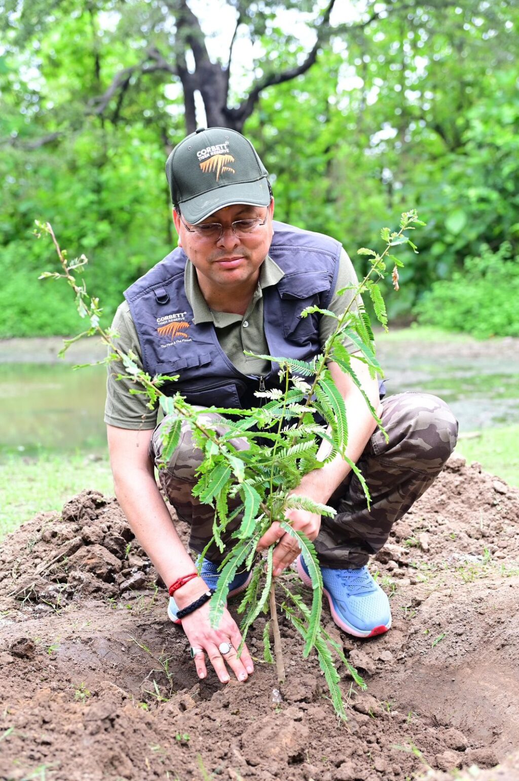मातृत्व और प्रकृति के प्रति सम्मान का प्रतीक है एक पेड़ माँ के नाम’ अभियान : धामी
