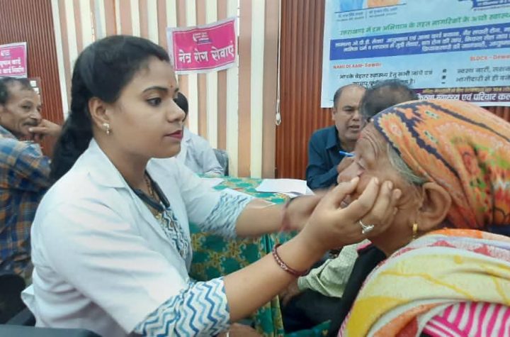 ग्रामीणों ने कराई स्वास्थ्य की जांच