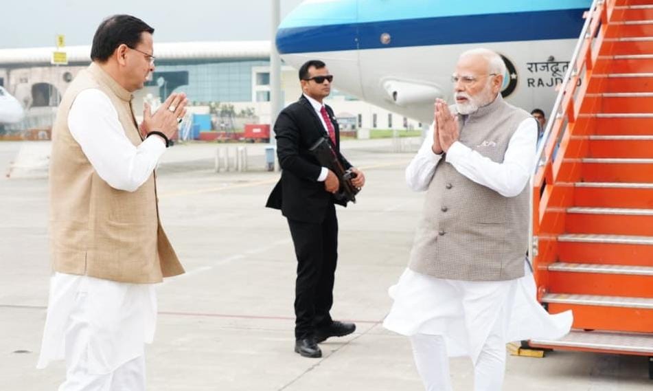 प्राकृतिक आपदा से हुए नुकसान का जायजा लेने पहुंचे प्रधानमंत्री