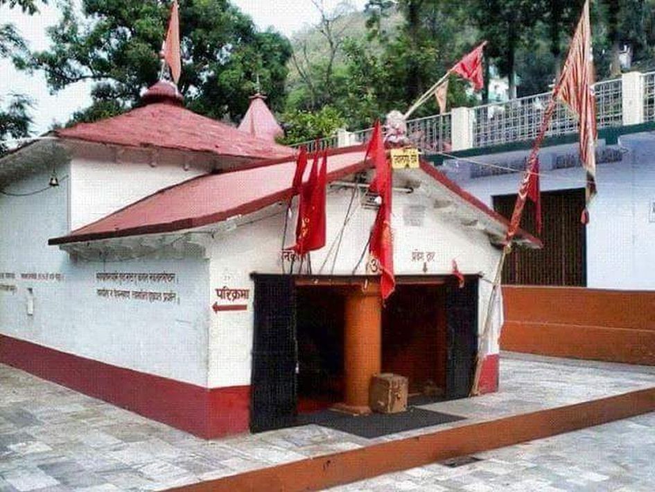 पहले नवरात्रि पर मन्दिरों में पूजा, अर्चना को उमड़ी भक्तों की भीड़