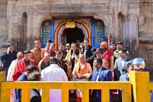 अम्बानी ने किए बद्री, केदार के दर्शन