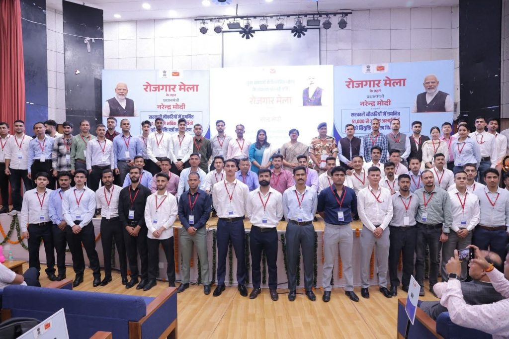 चयनित अभ्यर्थियों को नियुक्ति पत्र जारी किए