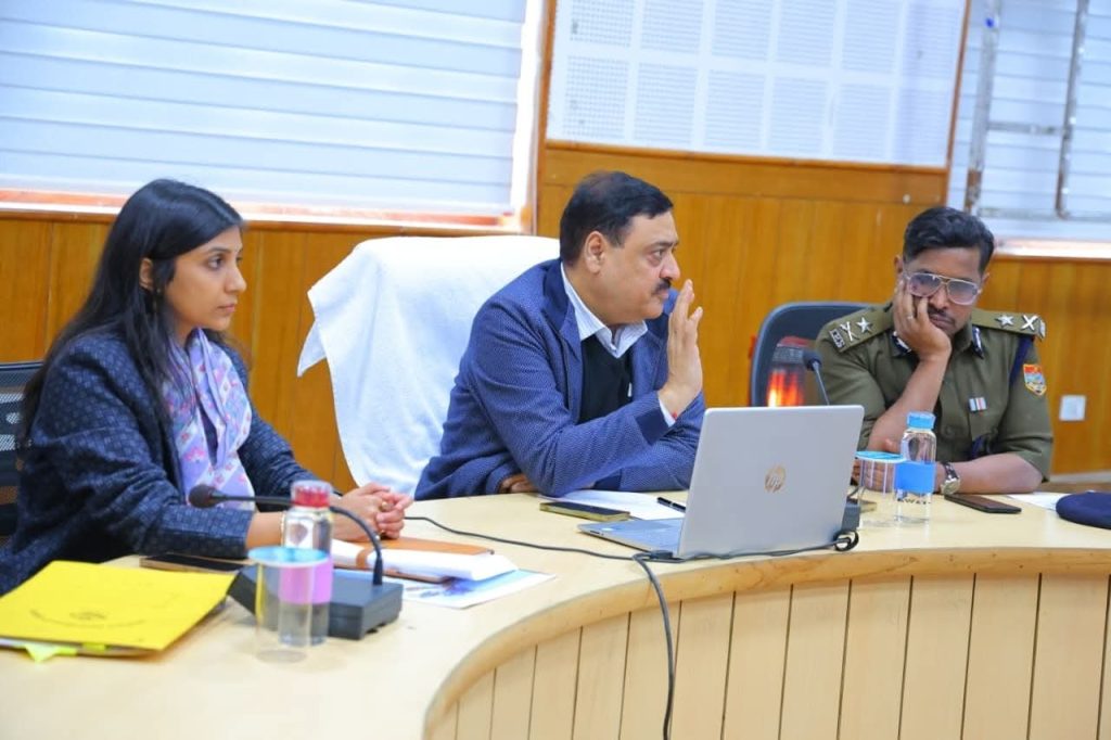 पुनर्निर्माण कार्यों की समीक्षा की