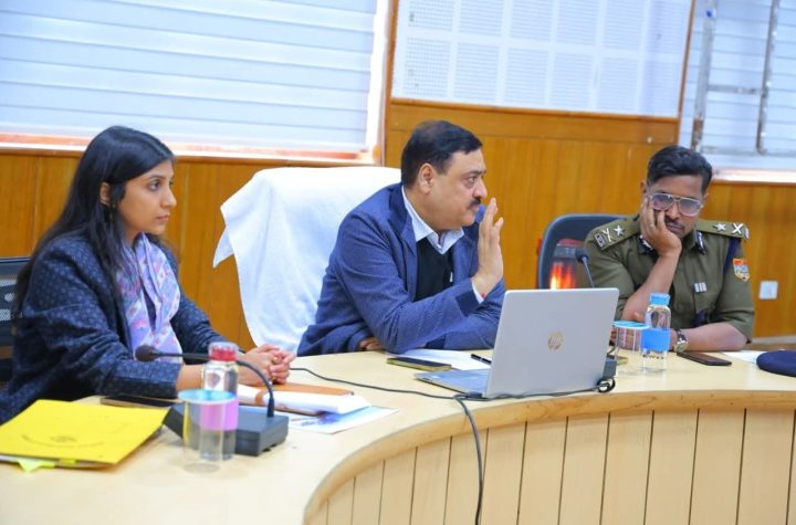 पुनर्निर्माण कार्यों की समीक्षा की