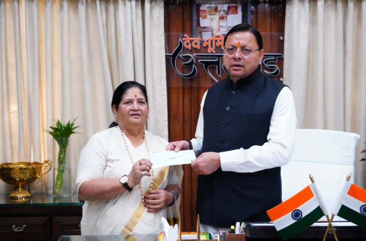 बछेंद्री पाल ने मुख्यमंत्री राहत कोष में दिए 10 लाख रुपये, सीएम ने जताया आभार